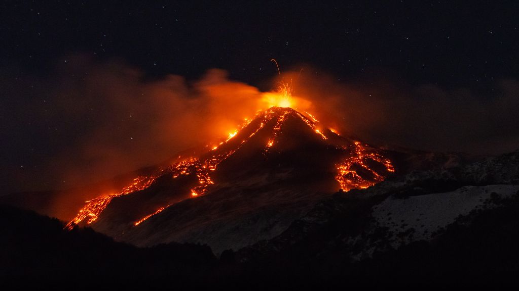 Amazing new video captures the moment of the recent eruption of Mount Etna